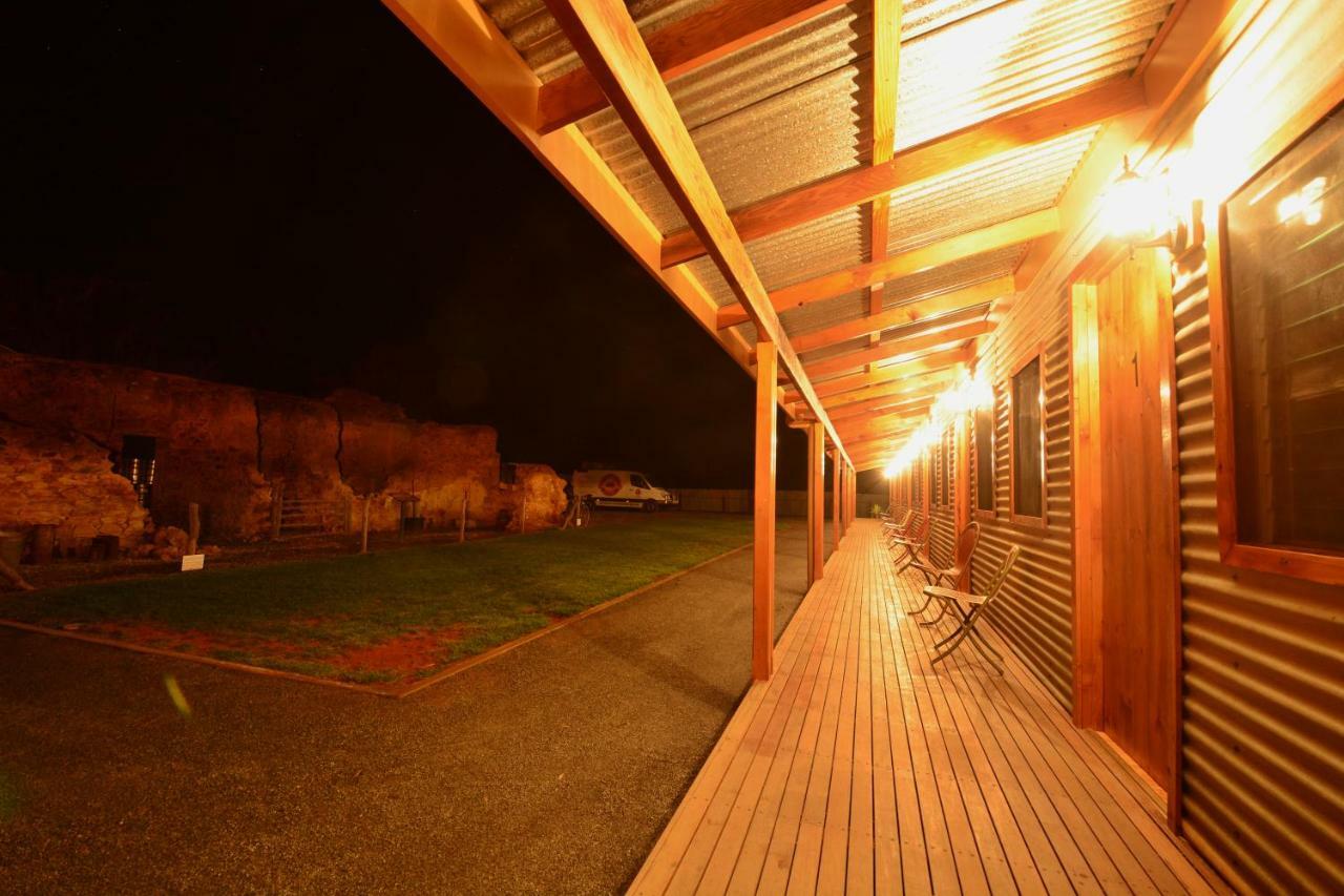 The Silverton Hotel Exterior foto